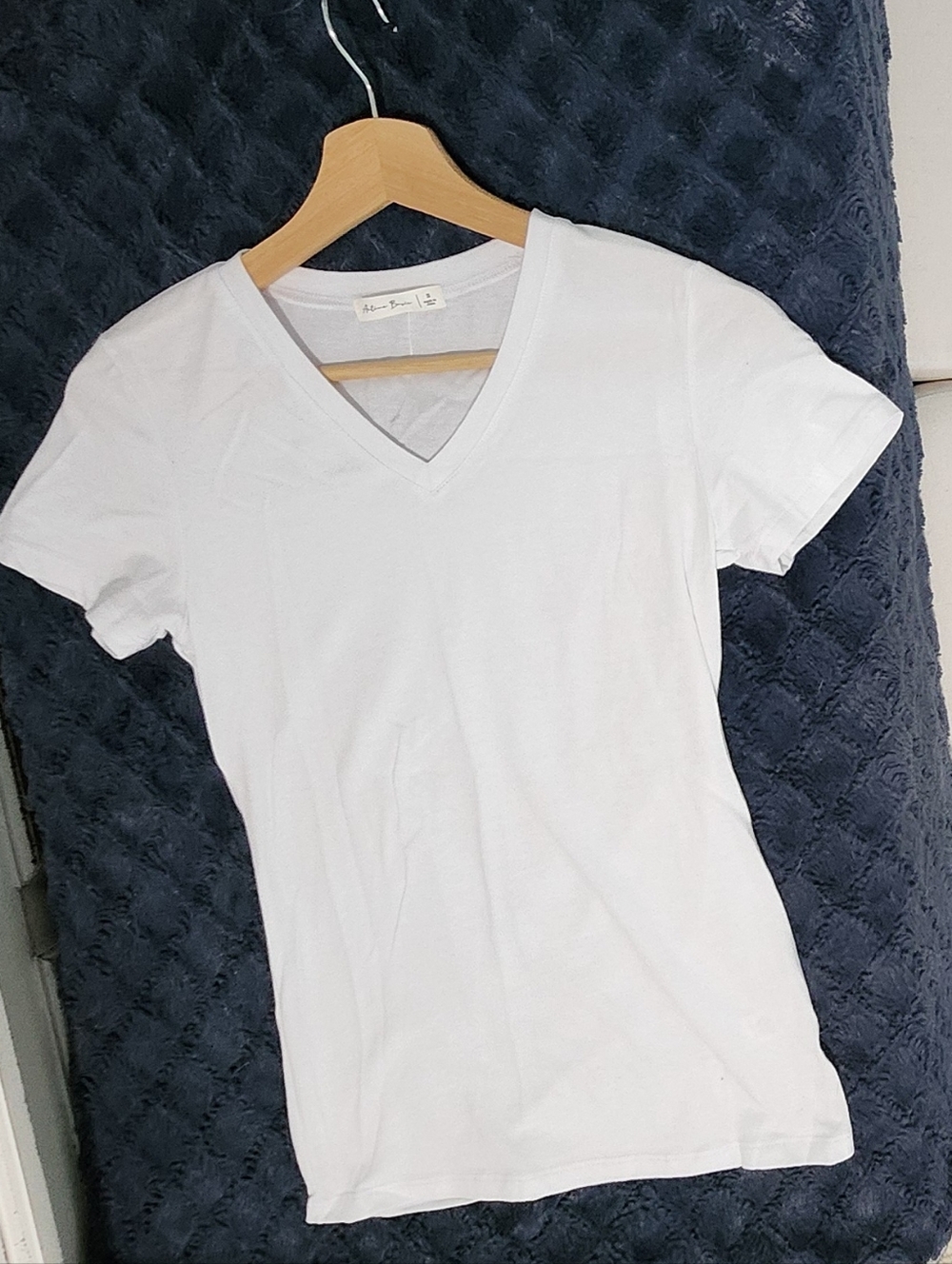 NWOT! Active Basic White V-Neck Short Sleeve Tee